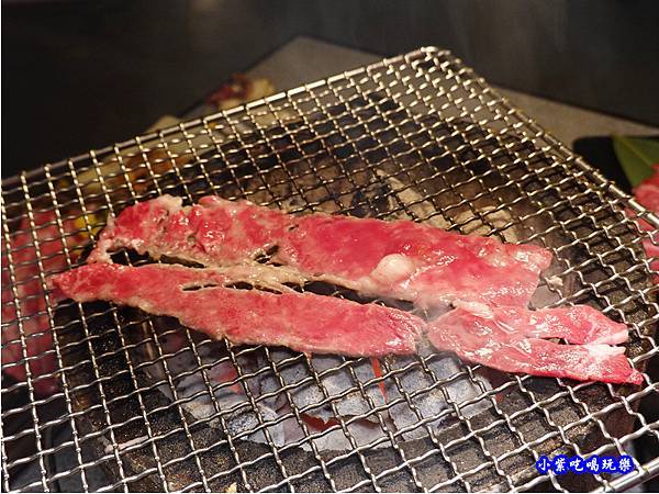 特選極黑霜降牛-火之舞和牛燒烤吃到飽桃園店 (1).jpg