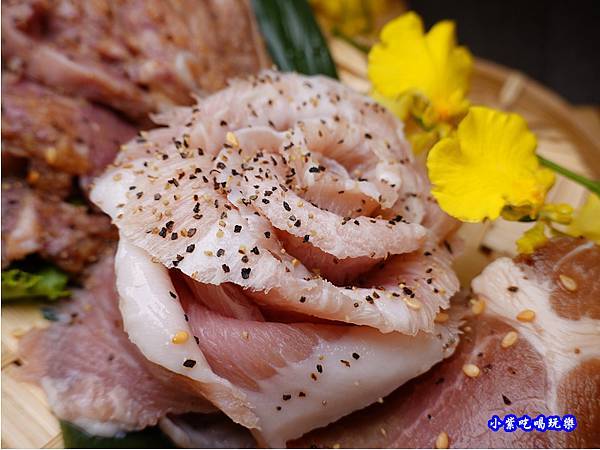 極黑豬頸肉-火之舞和牛燒烤吃到飽桃園店 (1).jpg