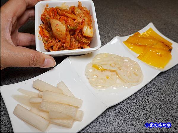 冷菜漬物-火之舞和牛燒烤吃到飽桃園店.jpg