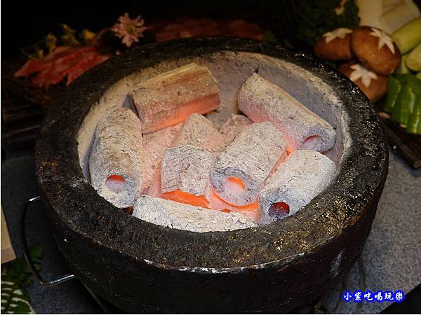 炭精烤爐-火之舞和牛燒烤吃到飽桃園店.jpg