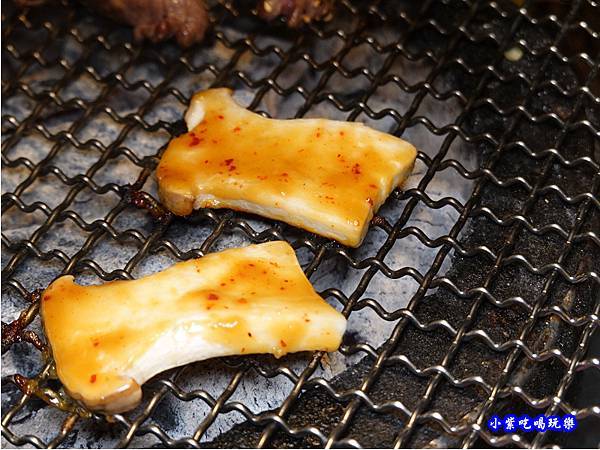 味噌杏鮑菇-火之舞和牛燒烤吃到飽桃園店.jpg