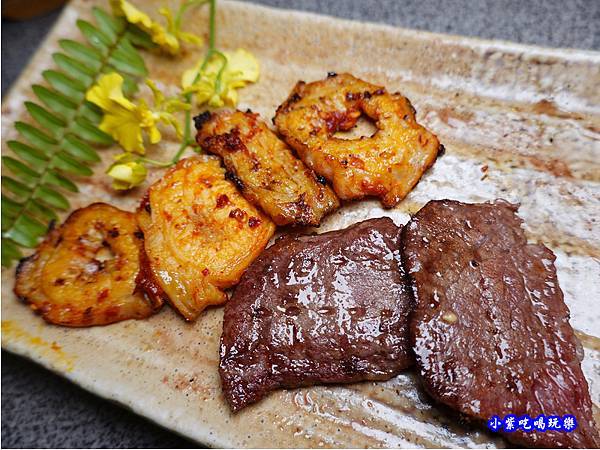 辣大腸、小牛胸腹肉-火之舞和牛燒烤吃到飽桃園店.jpg