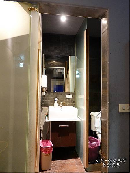 1樓男廁-火之舞和牛燒烤吃到飽桃園店.jpg