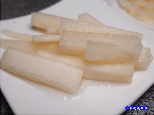 紫蘇漬蘿蔔-火之舞和牛燒烤吃到飽桃園店.jpg