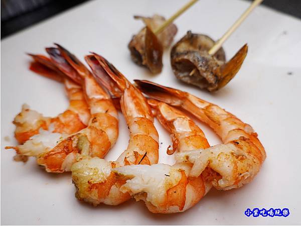 烤草蝦螺肉-火之舞和牛燒烤吃到飽桃園店 (2).jpg