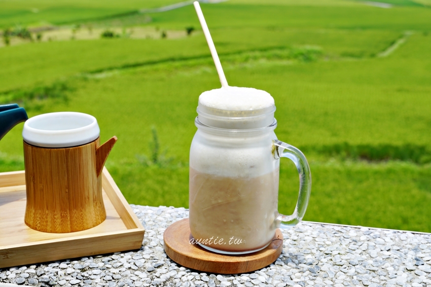 【花蓮】部落皇后藝術咖啡 看稻浪賞畫作喝咖啡 當代藝術家優席夫咖啡聽 - 水晶安蹄 不務正業過生活