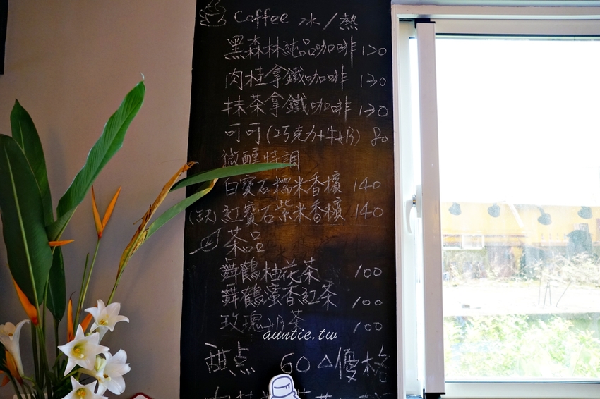 【花蓮】部落皇后藝術咖啡 看稻浪賞畫作喝咖啡 當代藝術家優席夫咖啡聽 - 水晶安蹄 不務正業過生活