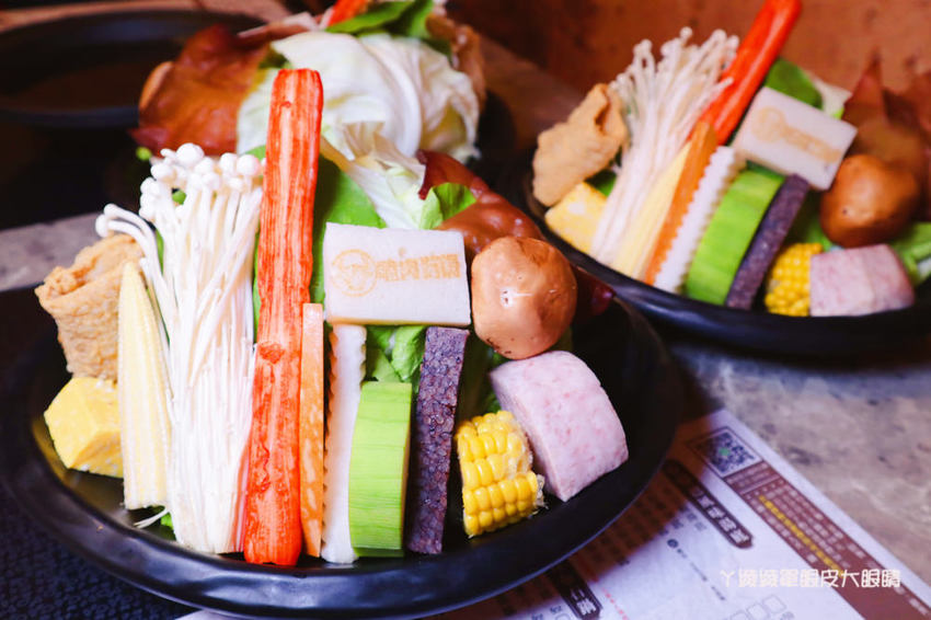 新竹火鍋推薦嗑肉石鍋新竹經國店！肉肉狂人必吃！大份量肉盤只要兩百多元，花599元就能爽吃和牛