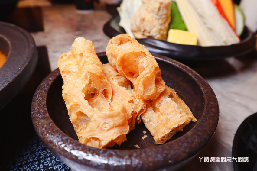 新竹火鍋推薦嗑肉石鍋新竹經國店!肉肉狂人必吃!大份量肉盤只要兩百多元,花599元就能爽吃和牛