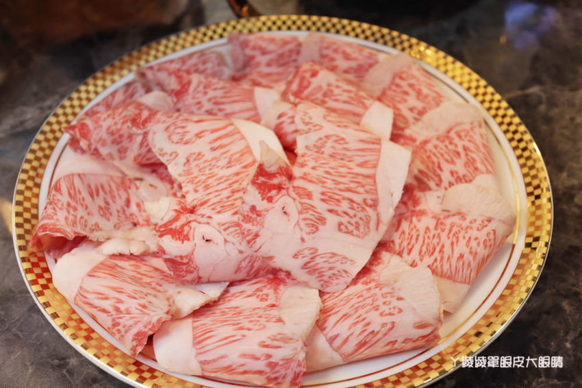 新竹火鍋嗑肉石鍋新竹經國店｜一元加購小痛風海鮮拼盤！龍霸王雙人餐一次吃到四種肉品！