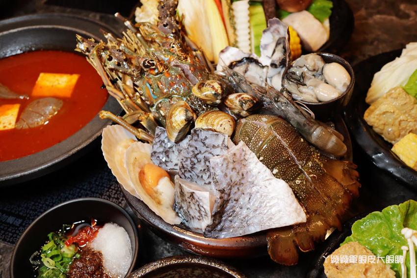 新竹火鍋嗑肉石鍋新竹經國店｜一元加購小痛風海鮮拼盤！龍霸王雙人餐一次吃到四種肉品！