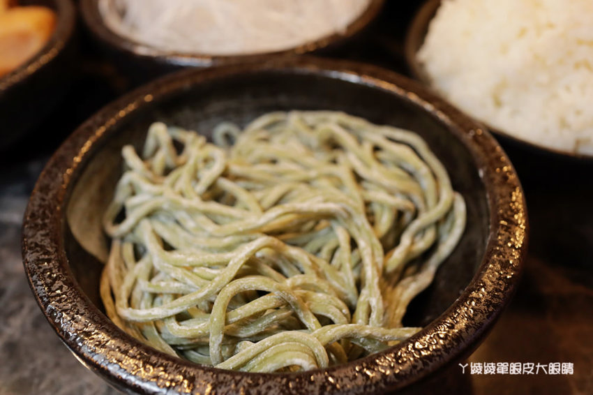 新竹火鍋嗑肉石鍋新竹經國店｜一元加購小痛風海鮮拼盤！龍霸王雙人餐一次吃到四種肉品！