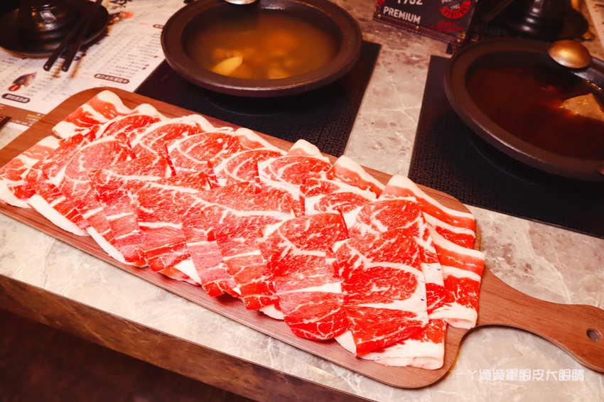 新竹火鍋推薦嗑肉石鍋新竹經國店!肉肉狂人必吃!大份量肉盤只要兩百多元,花599元就能爽吃和牛