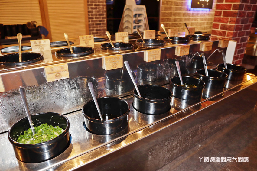 新竹火鍋嗑肉石鍋新竹經國店｜一元加購小痛風海鮮拼盤！龍霸王雙人餐一次吃到四種肉品！