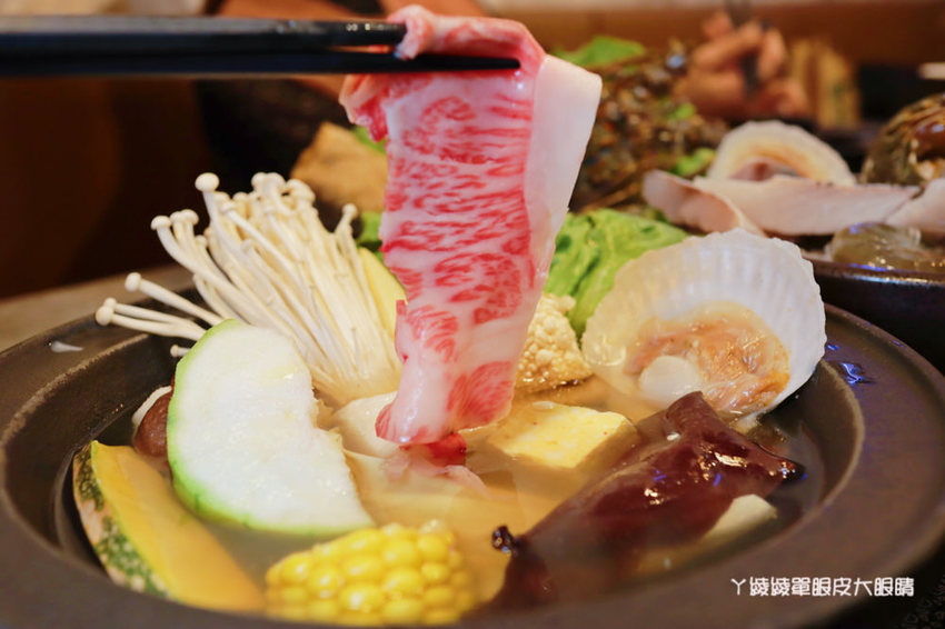 新竹火鍋嗑肉石鍋新竹經國店｜一元加購小痛風海鮮拼盤！龍霸王雙人餐一次吃到四種肉品！