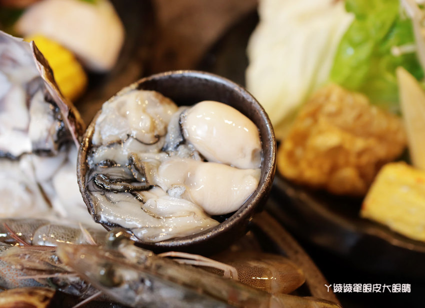 新竹火鍋嗑肉石鍋新竹經國店｜一元加購小痛風海鮮拼盤！龍霸王雙人餐一次吃到四種肉品！