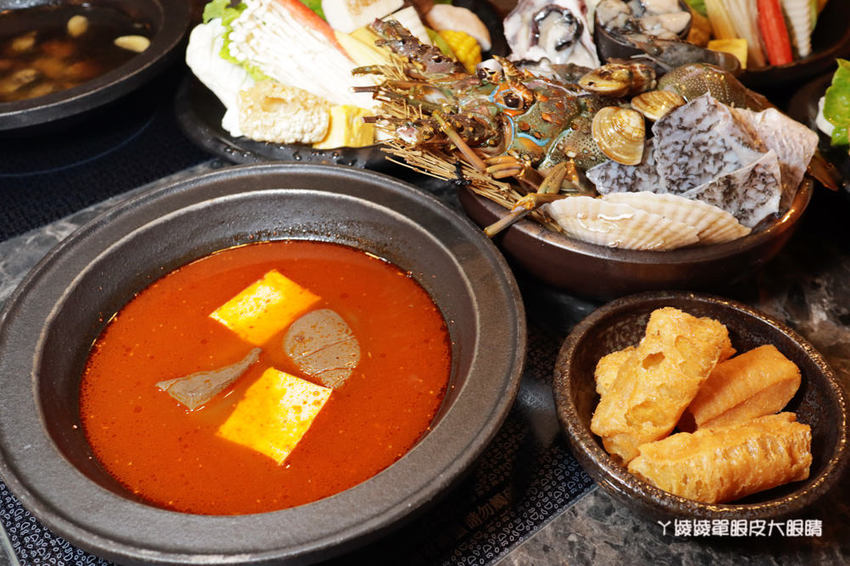新竹火鍋嗑肉石鍋新竹經國店｜一元加購小痛風海鮮拼盤！龍霸王雙人餐一次吃到四種肉品！