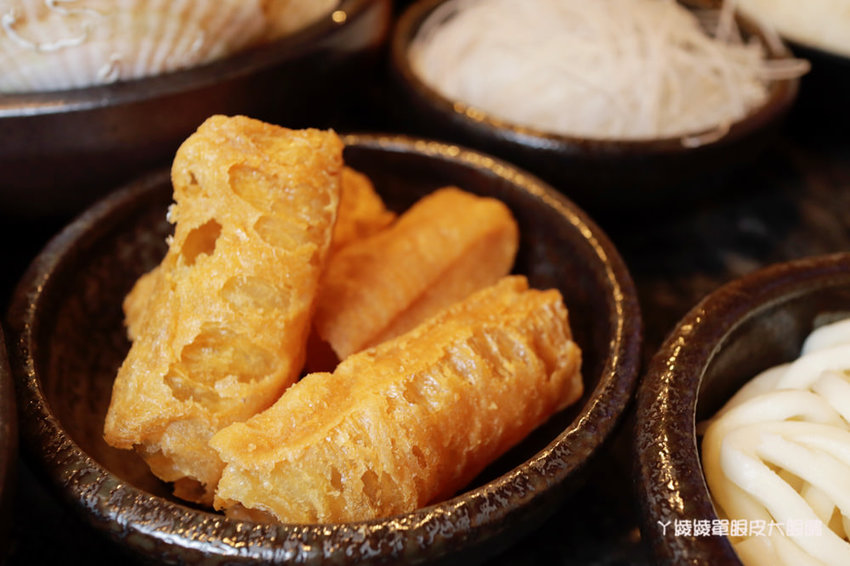 新竹火鍋嗑肉石鍋新竹經國店｜一元加購小痛風海鮮拼盤！龍霸王雙人餐一次吃到四種肉品！