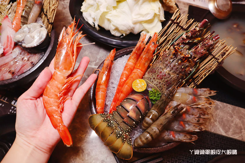 新竹火鍋推薦嗑肉石鍋新竹經國店!肉肉狂人必吃!大份量肉盤只要兩百多元,花599元就能爽吃和牛