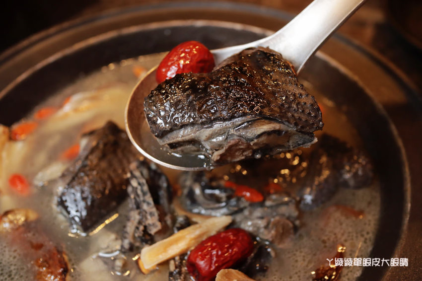 新竹火鍋嗑肉石鍋新竹經國店｜一元加購小痛風海鮮拼盤！龍霸王雙人餐一次吃到四種肉品！