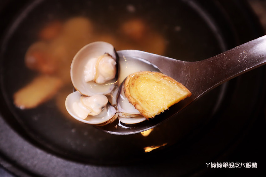 新竹火鍋推薦嗑肉石鍋新竹經國店!肉肉狂人必吃!大份量肉盤只要兩百多元,花599元就能爽吃和牛