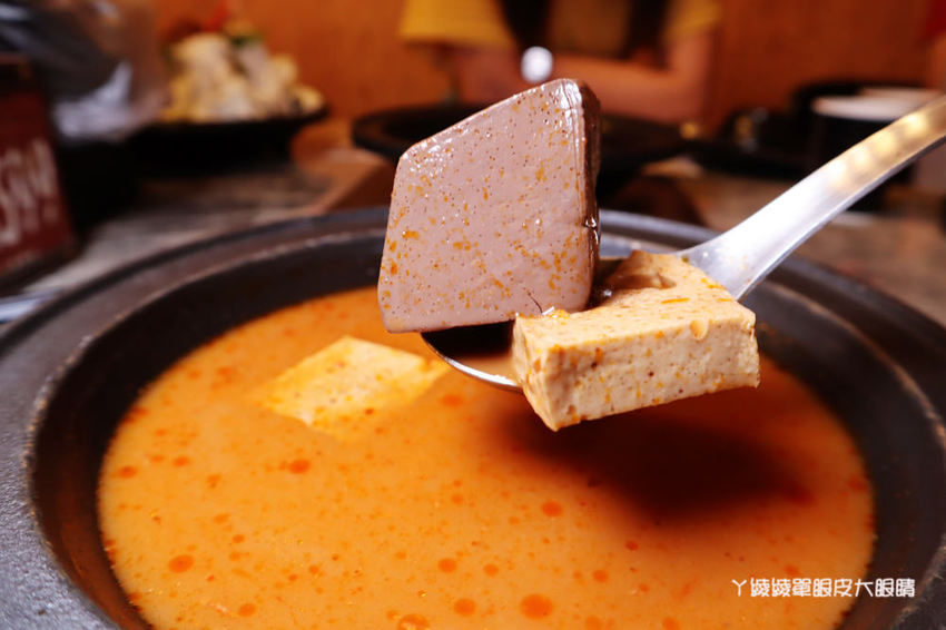 新竹火鍋推薦嗑肉石鍋新竹經國店！肉肉狂人必吃！大份量肉盤只要兩百多元，花599元就能爽吃和牛