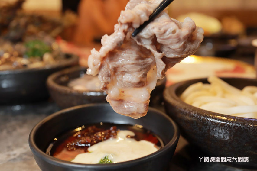 新竹火鍋嗑肉石鍋新竹經國店｜一元加購小痛風海鮮拼盤！龍霸王雙人餐一次吃到四種肉品！