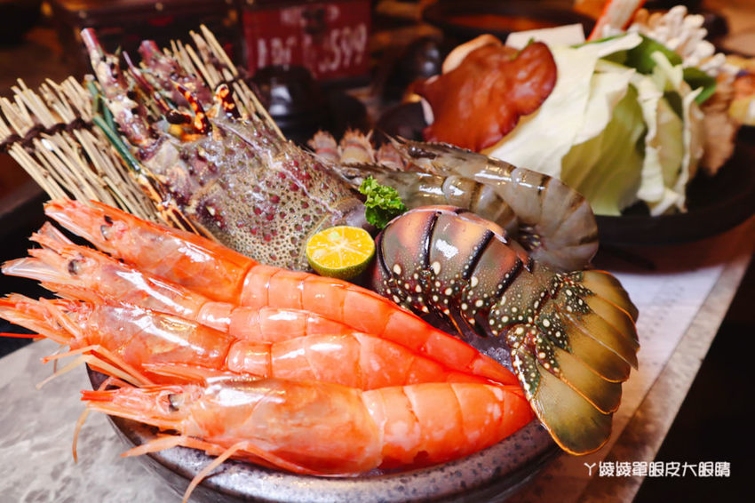 新竹火鍋推薦嗑肉石鍋新竹經國店！肉肉狂人必吃！大份量肉盤只要兩百多元，花599元就能爽吃和牛