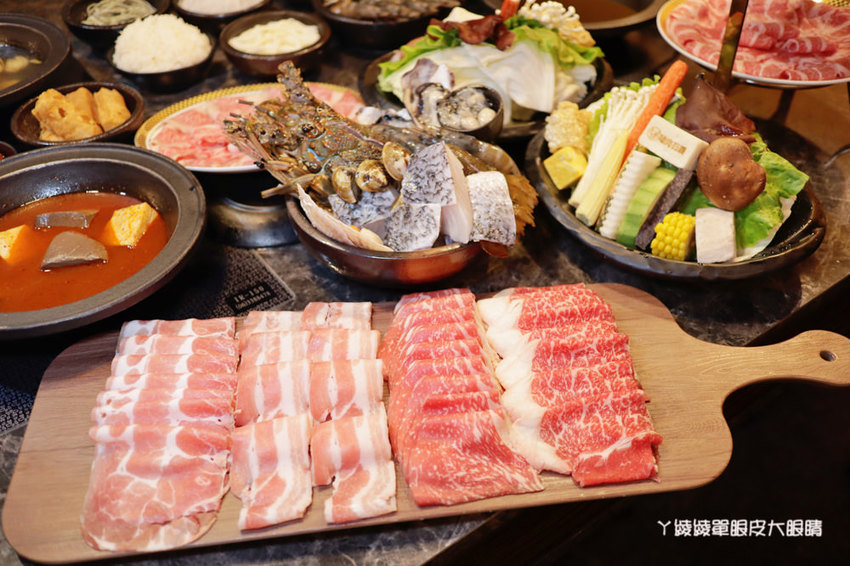 新竹火鍋嗑肉石鍋新竹經國店｜一元加購小痛風海鮮拼盤！龍霸王雙人餐一次吃到四種肉品！