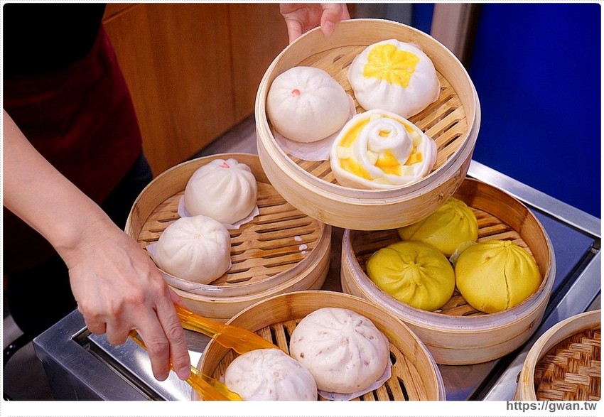 全台唯一網美包子店～爆漿鮮肉包、超濃起司包，現點現蒸內用銅板價！