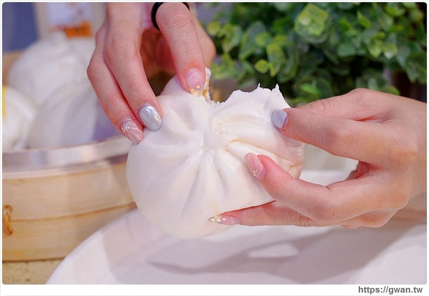 全台唯一網美包子店～爆漿鮮肉包、超濃起司包，現點現蒸內用銅板價！