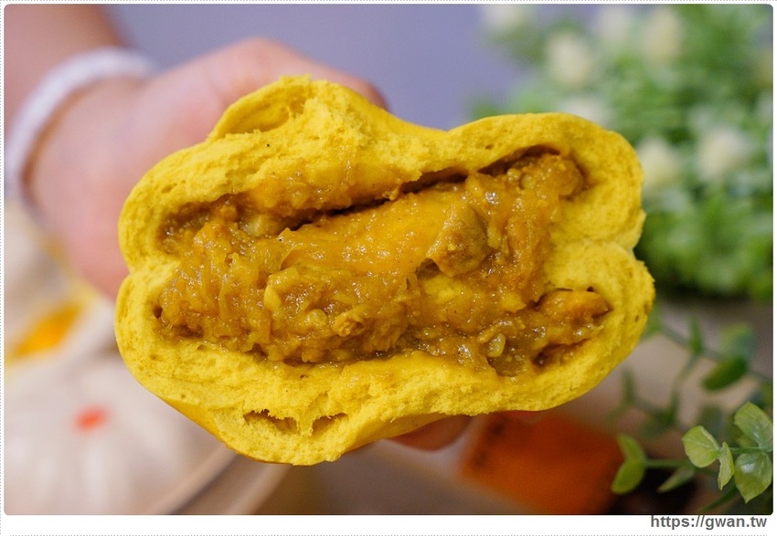 全台唯一網美包子店～爆漿鮮肉包、超濃起司包，現點現蒸內用銅板價！