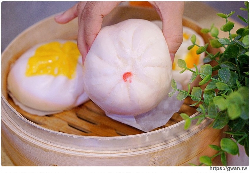 全台唯一網美包子店～爆漿鮮肉包、超濃起司包，現點現蒸內用銅板價！