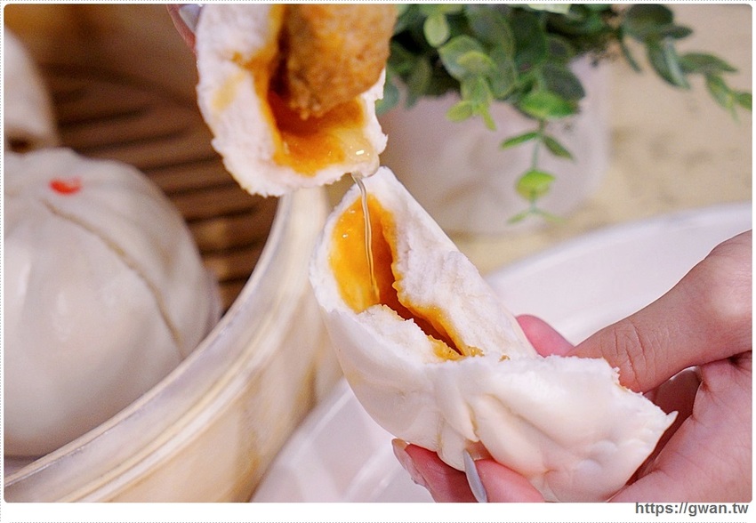 全台唯一網美包子店～爆漿鮮肉包、超濃起司包，現點現蒸內用銅板價！