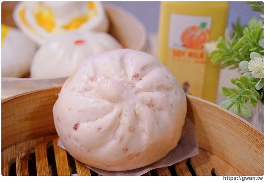 全台唯一網美包子店～爆漿鮮肉包、超濃起司包，現點現蒸內用銅板價！