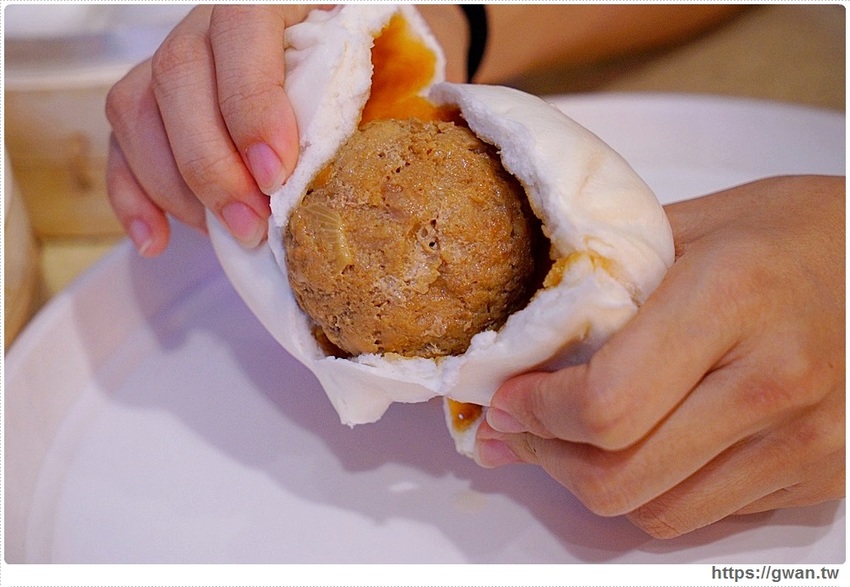 全台唯一網美包子店～爆漿鮮肉包、超濃起司包，現點現蒸內用銅板價！