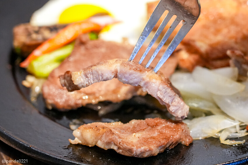 宜蘭羅東｜天牛私廚牛排，羅東車站附近大份量原塊牛排，只要320元就附螺旋酥皮濃湯和甜點