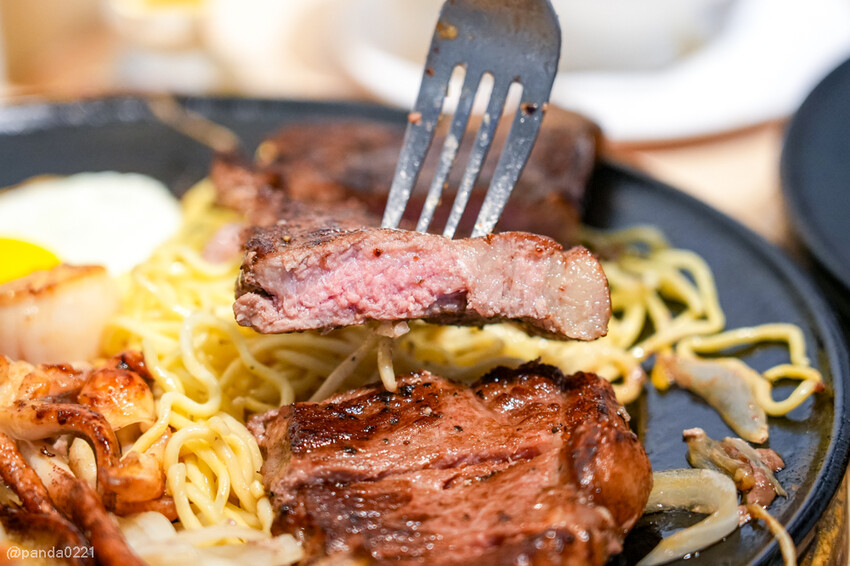 宜蘭羅東｜天牛私廚牛排，羅東車站附近大份量原塊牛排，只要320元就附螺旋酥皮濃湯和甜點