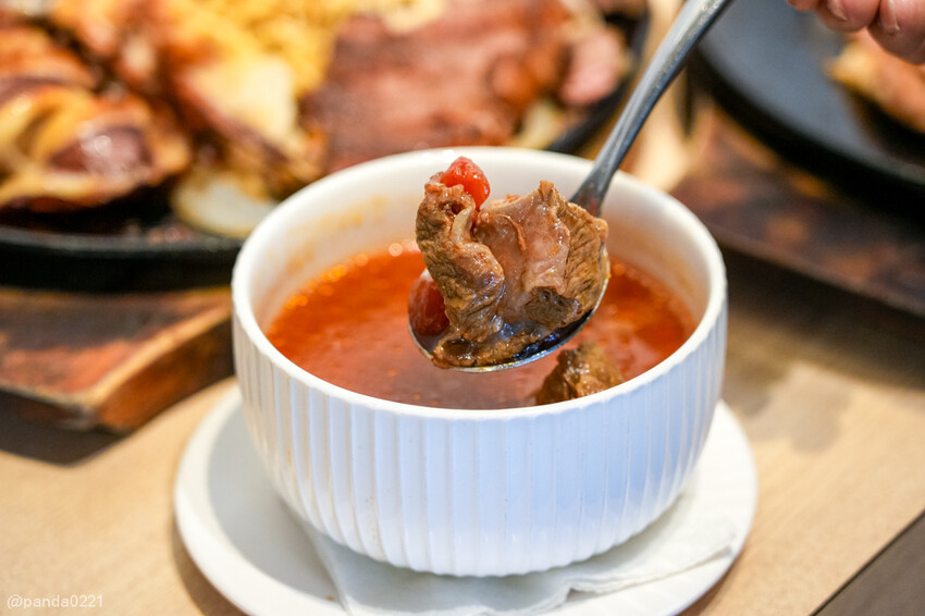 宜蘭羅東｜天牛私廚牛排，羅東車站附近大份量原塊牛排，只要320元就附螺旋酥皮濃湯和甜點