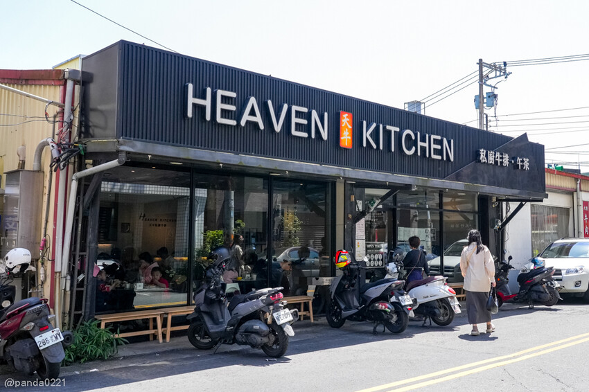 宜蘭羅東｜天牛私廚牛排，羅東車站附近大份量原塊牛排，只要320元就附螺旋酥皮濃湯和甜點