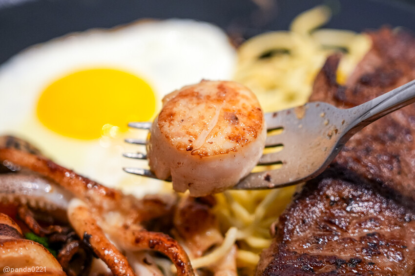 宜蘭羅東｜天牛私廚牛排，羅東車站附近大份量原塊牛排，只要320元就附螺旋酥皮濃湯和甜點