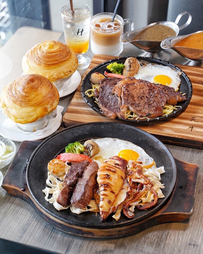 【天牛私廚牛排】在地人激推的牛排館！主打高品質原塊安格斯厚切牛排，推薦升級套餐，必點螺旋玉米濃湯、限量手工蕾絲麵，淋上手工辣椒醬，真的好吃到停不下來！ - 阿華田的美食日記