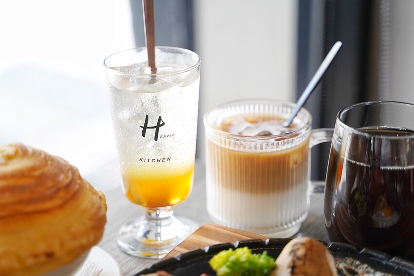 【天牛私廚牛排】在地人激推的牛排館！主打高品質原塊安格斯厚切牛排，推薦升級套餐，必點螺旋玉米濃湯、限量手工蕾絲麵，淋上手工辣椒醬，真的好吃到停不下來！ - 阿華田的美食日記