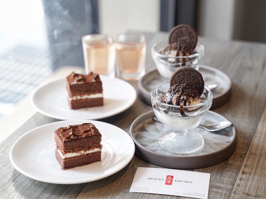 【天牛私廚牛排】在地人激推的牛排館！主打高品質原塊安格斯厚切牛排，推薦升級套餐，必點螺旋玉米濃湯、限量手工蕾絲麵，淋上手工辣椒醬，真的好吃到停不下來！ - 阿華田的美食日記