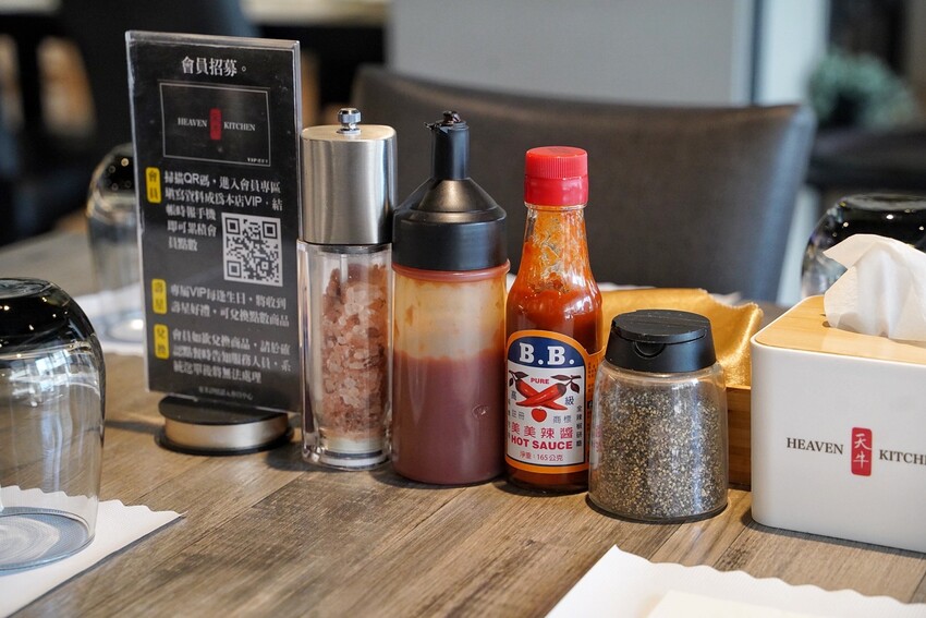 【天牛私廚牛排】在地人激推的牛排館！主打高品質原塊安格斯厚切牛排，推薦升級套餐，必點螺旋玉米濃湯、限量手工蕾絲麵，淋上手工辣椒醬，真的好吃到停不下來！ - 阿華田的美食日記