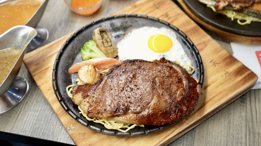 [宜蘭] 天牛私廚牛排｜羅東排隊美食！浮誇系大塊原肉牛排必吃！免費超強螺旋酥皮濃湯！