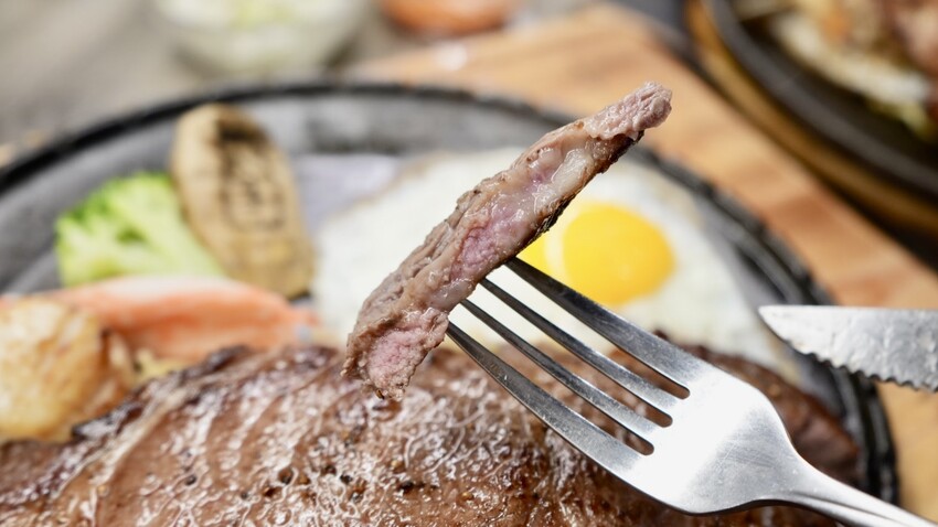 [宜蘭] 天牛私廚牛排｜羅東排隊美食！浮誇系大塊原肉牛排必吃！免費超強螺旋酥皮濃湯！