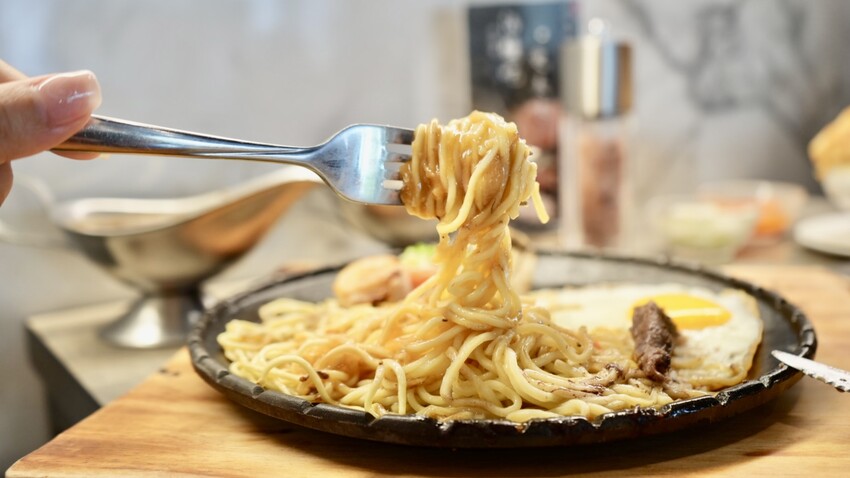 [宜蘭] 天牛私廚牛排｜羅東排隊美食！浮誇系大塊原肉牛排必吃！免費超強螺旋酥皮濃湯！