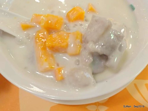 Maylaysia traditional sweet soup, Momochacha, Mr.cheekopitiam,food court at Eslite bookstore Department store, Taipei, Taiwan, SJKen, Sep 7, 2019