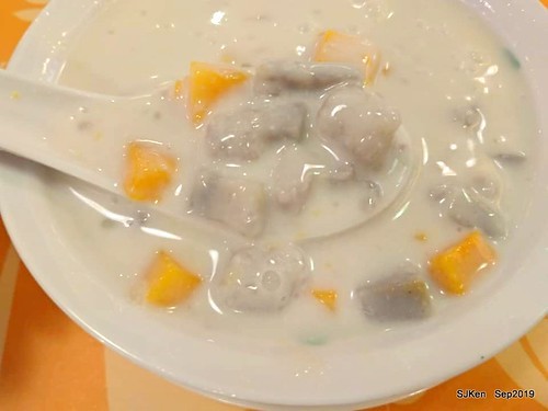 Maylaysia traditional sweet soup, Momochacha, Mr.cheekopitiam,food court at Eslite bookstore Department store, Taipie, Taiwan, SJKen, Sep 7, 2019